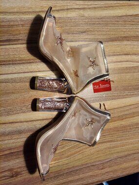 Hot Tomato gold glitter star open-toe boots size 9
